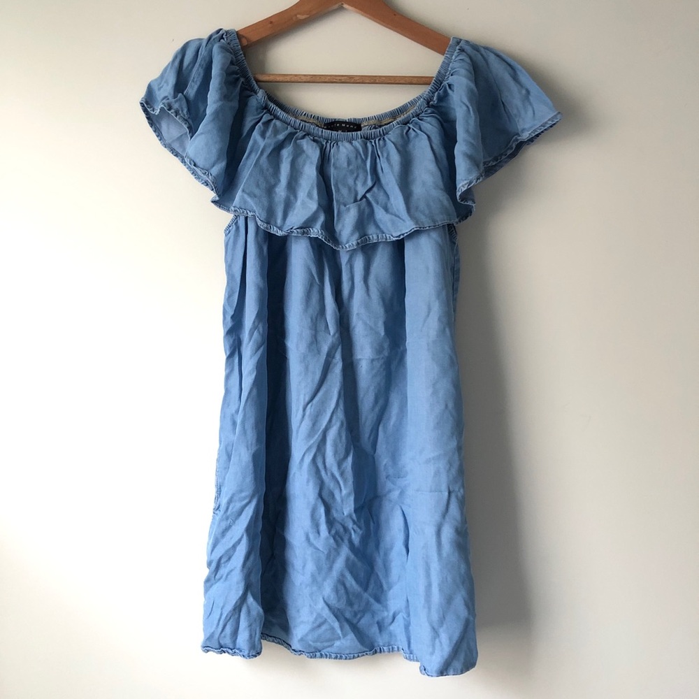 🌺 Haute monde chambray off the shoulder dress